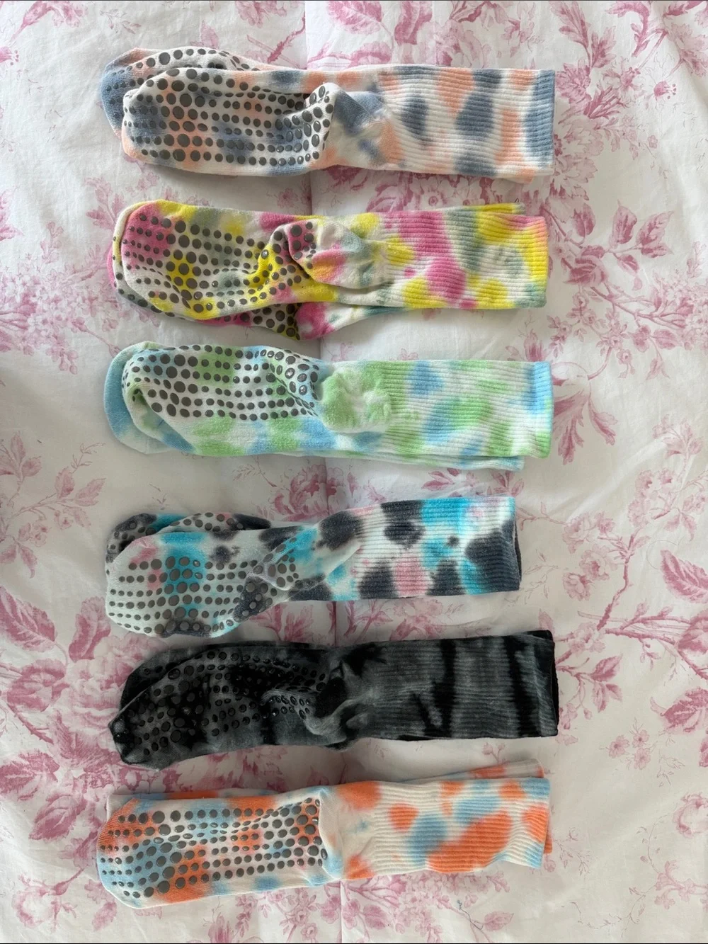 Tie-Dye Women’s Grip Socks - Multicolor Non-Branded Set